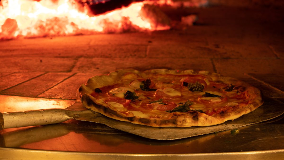 Ad agosto la Pizza di forno a legna a Parma è più buona | RistoPizzeria LUNA BLU Parma | Forno a Legna Musica Parcheggio Wifi Cucina Casalinga e per Bambini Dehors