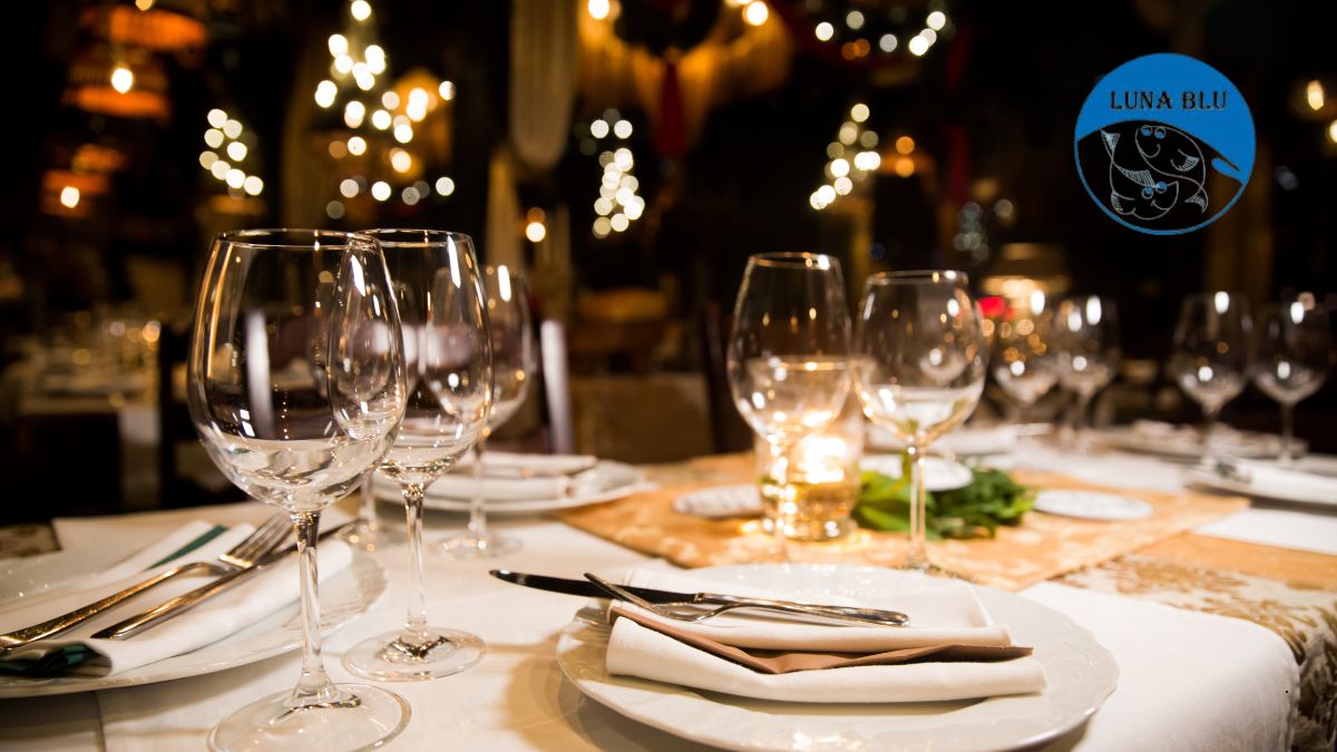 Festeggia il Natale al Ristorante Luna Blu: Menu Speciale e Atmosfera Accogliente | Forno a Legna Musica Parcheggio Wifi Cucina Casalinga Dehors