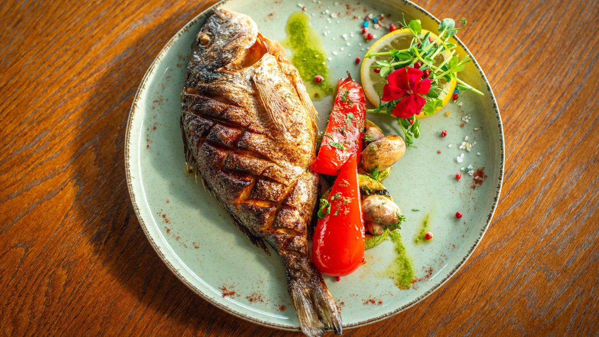 I Sapori del Mare a Parma: La Tradizione del Pesce Fresco da Luna Blu | Ristorante Pizzeria Luna Blu Piatti Campani e Locali Forno a Legna Musica Parcheggio Wifi Cucina Casalinga Dehors